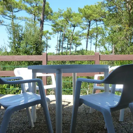 Réf 261 Le Penon, Patio De 42 M2 Claire Et Bien Aménagée, Au Calme Sous Les Pins, à 800 M De La Et 1000 M Des Commerces *